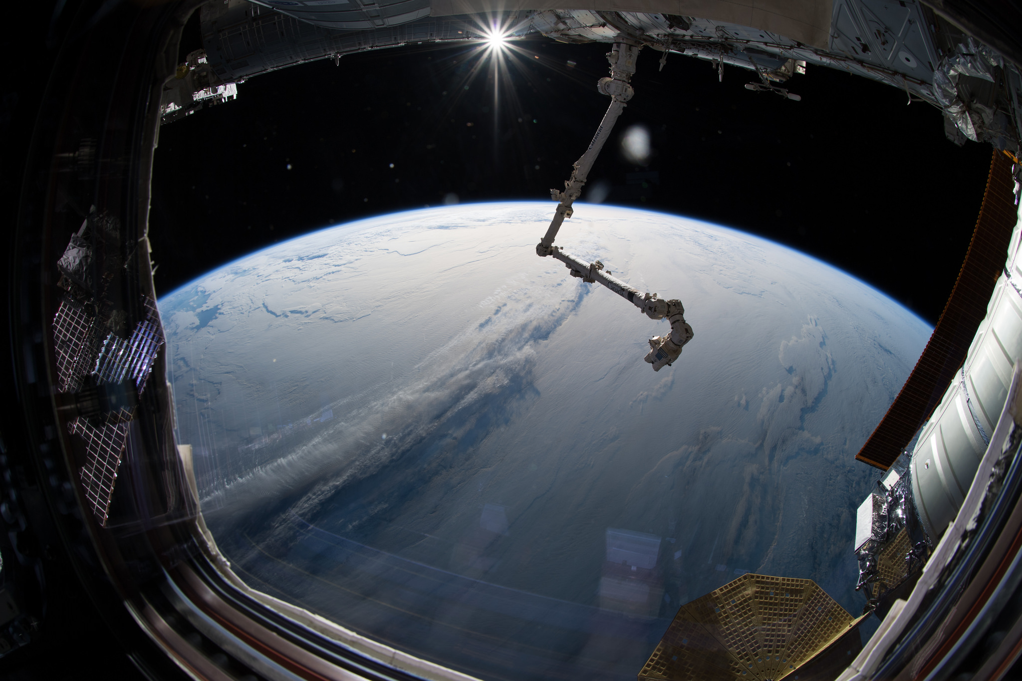 宇宙からみた地球 (Image from NASA )